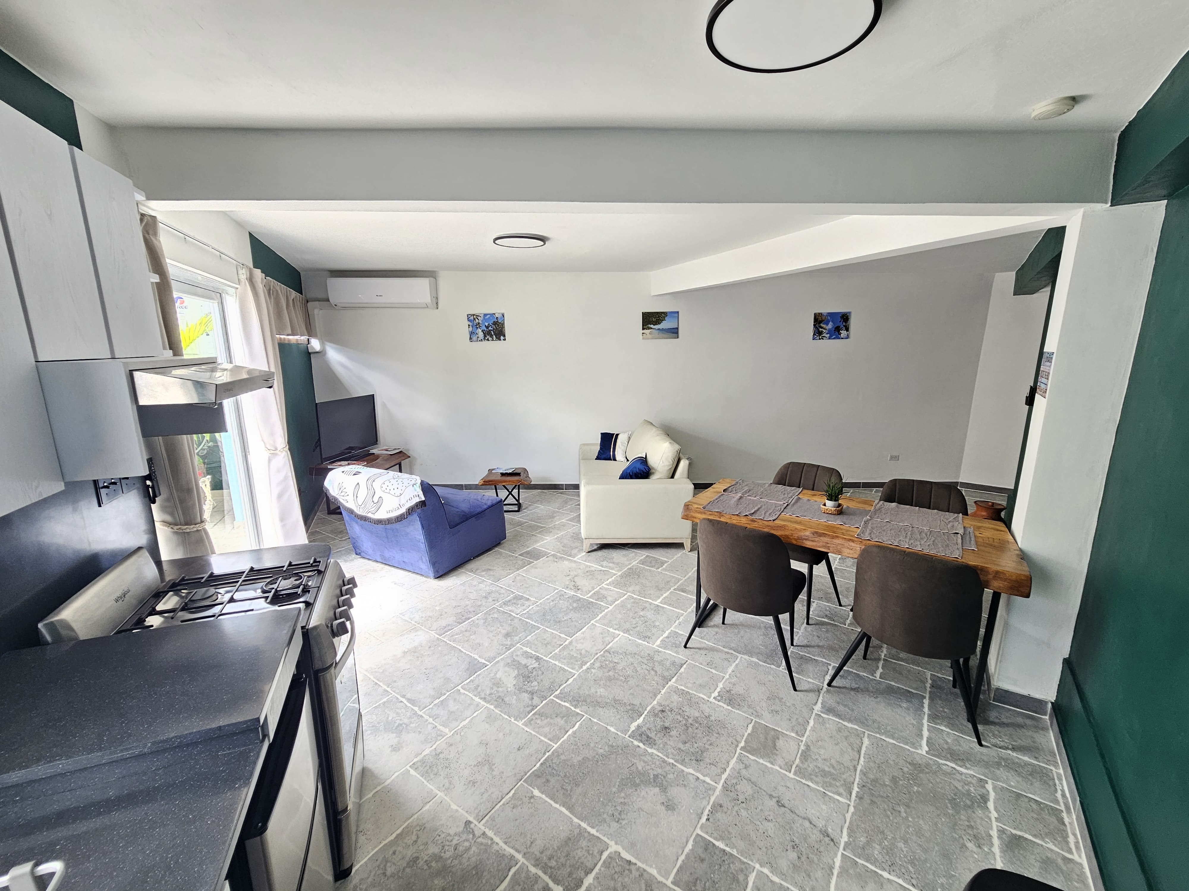 Keuken en woonkamer, andere hoek